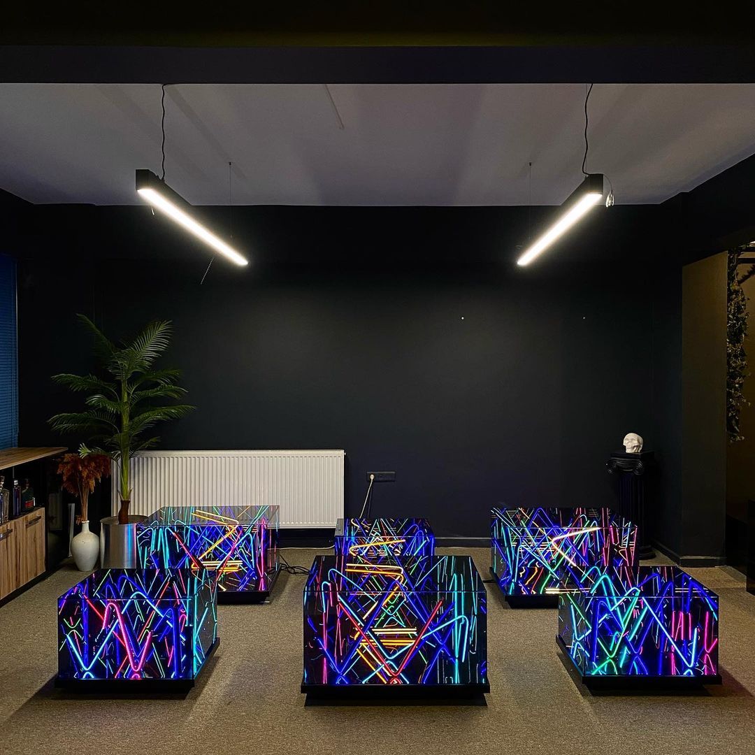 Sonsuz Modern Neon Masa