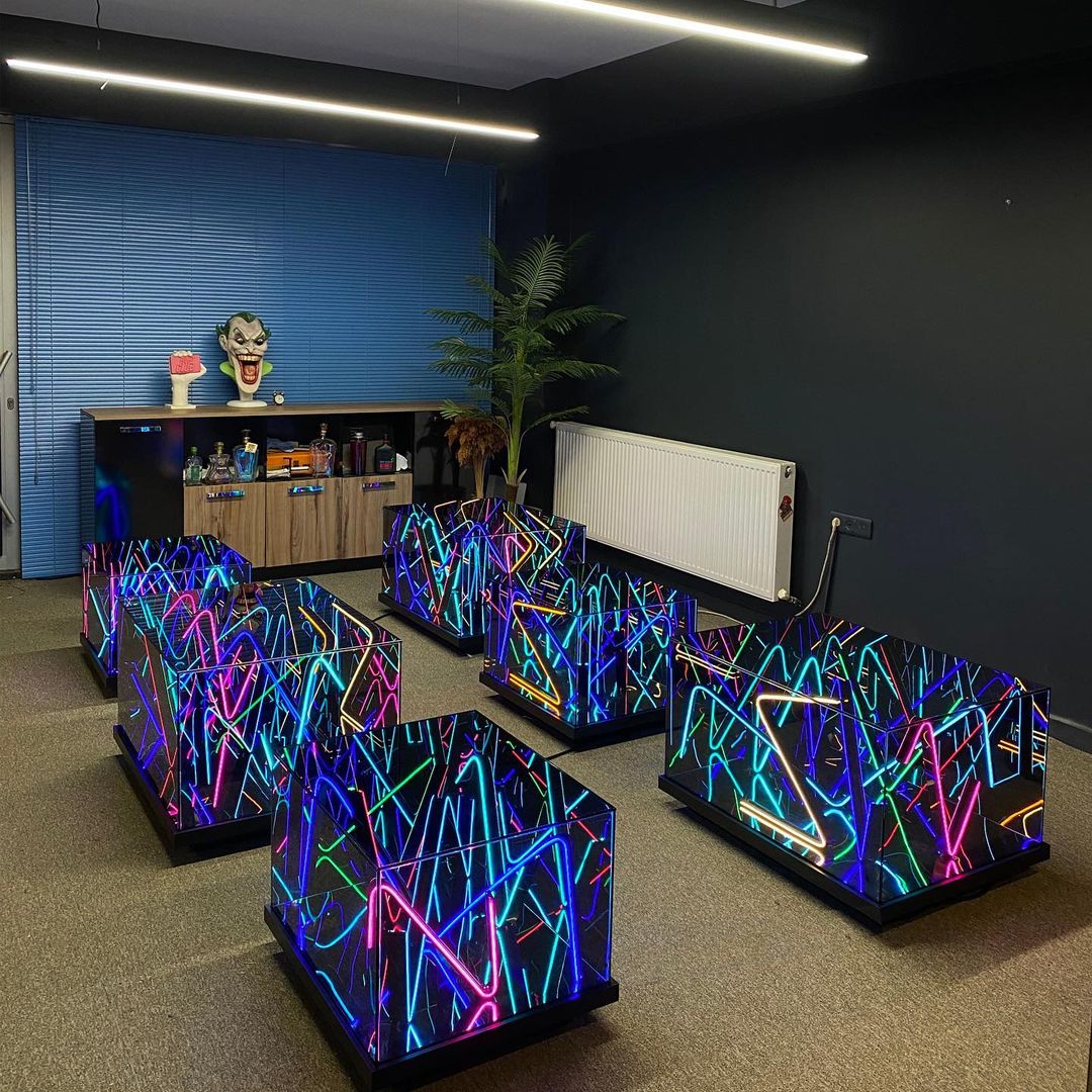 Sonsuz Modern Neon Masa