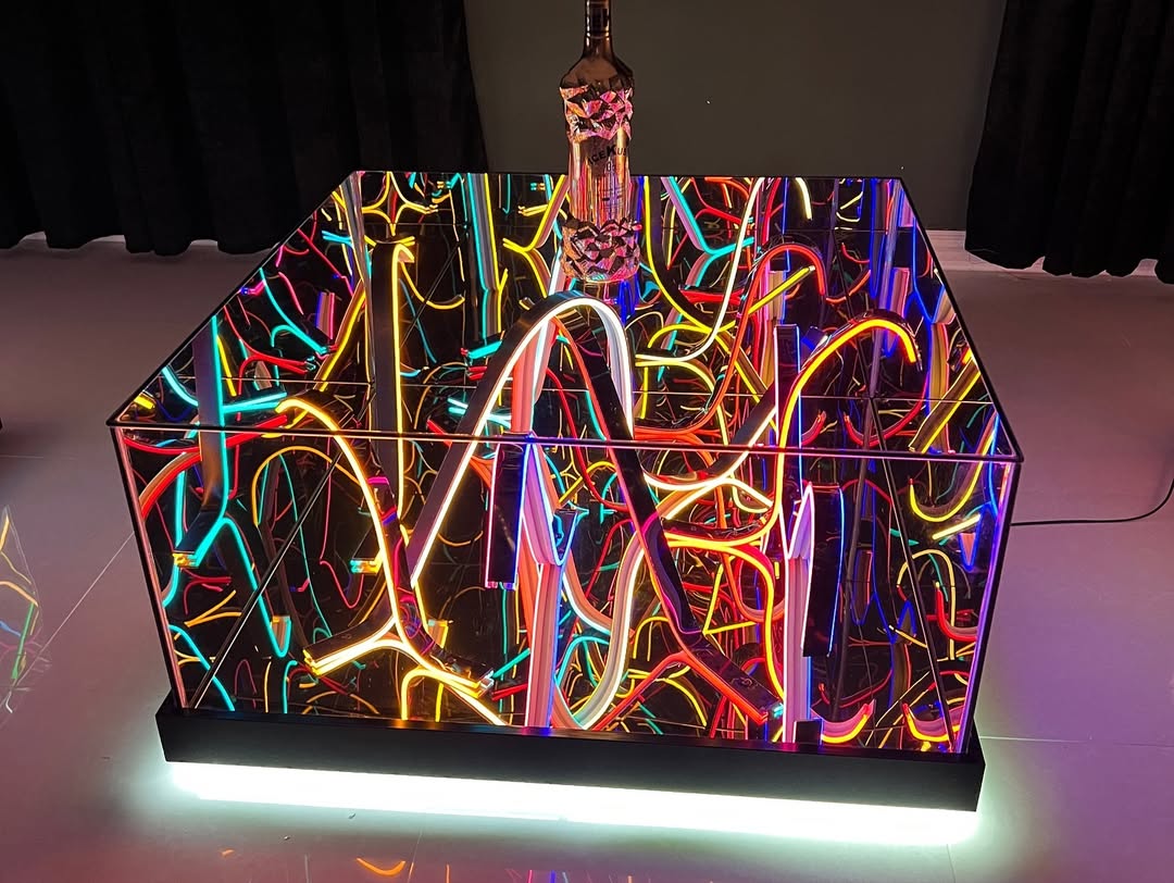 Sonsuz Modern Neon Masa