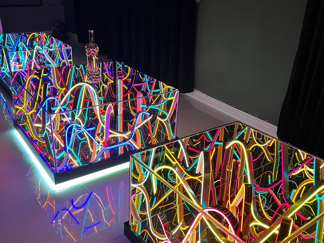 Sonsuz Modern Neon Masa