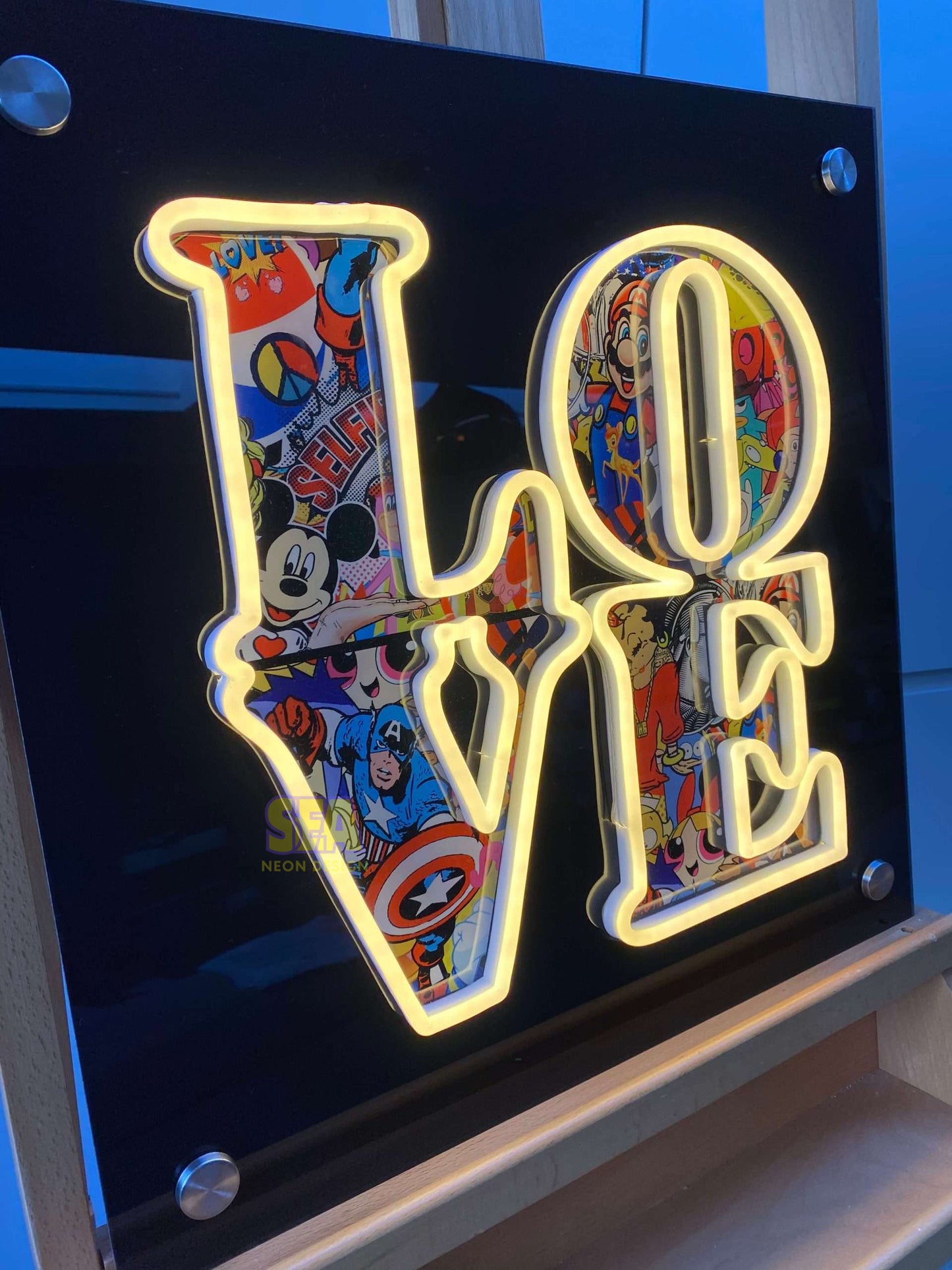 "Love" Modern Neon Tabela