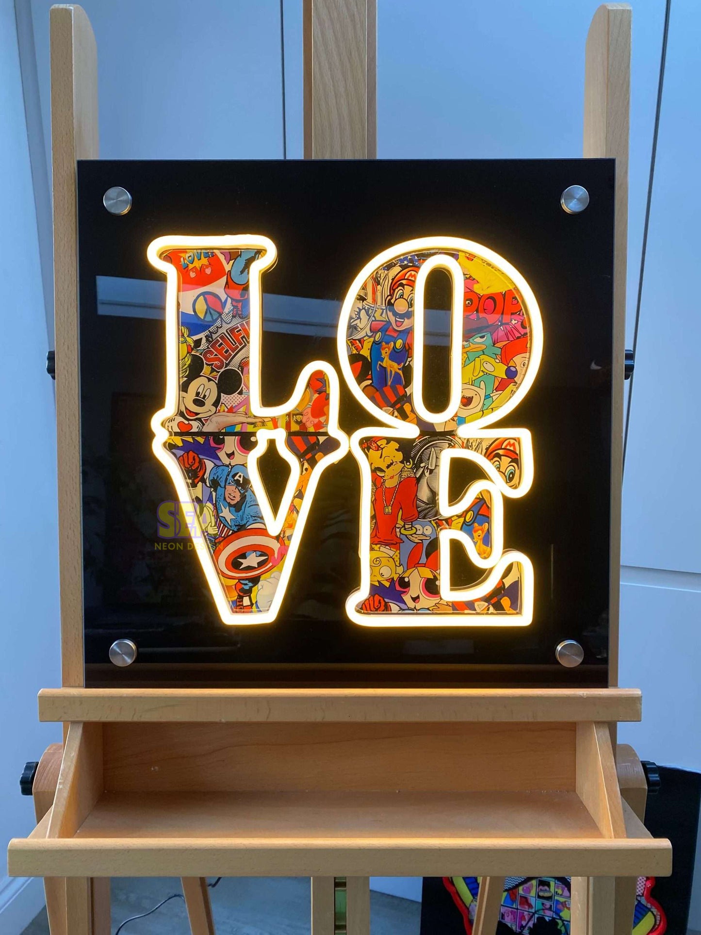 "Love" Modern Neon Tabela