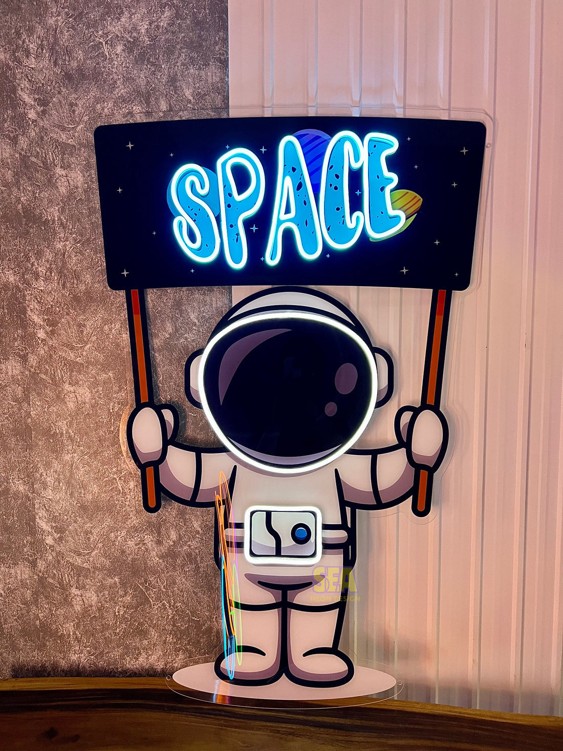 space-astronot-uzay-neon-tabela-led-duvar-dekoru